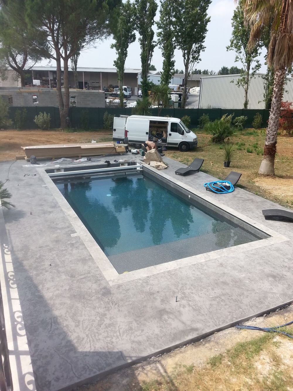 Construction d'un bassin avec plages en béton